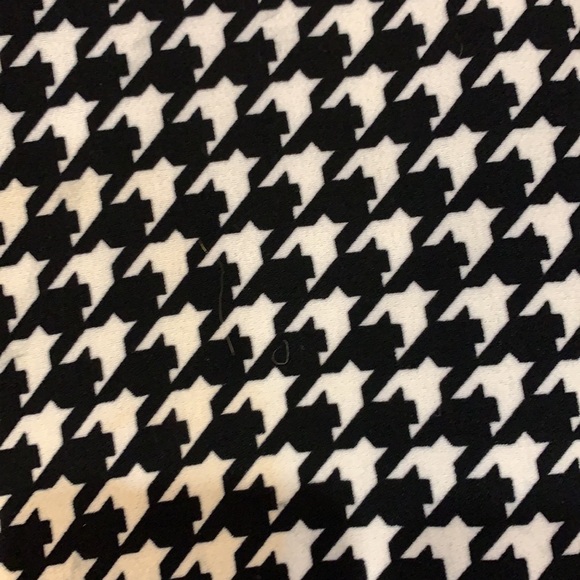 White and black patterned dress - Picture 2 of 3